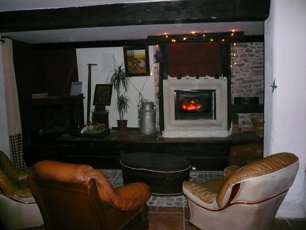 Chambres D'Hotes Les Hirondelles Gaubiving エクステリア 写真